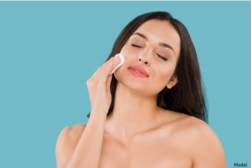 A woman practicing proper skin care-img-blog